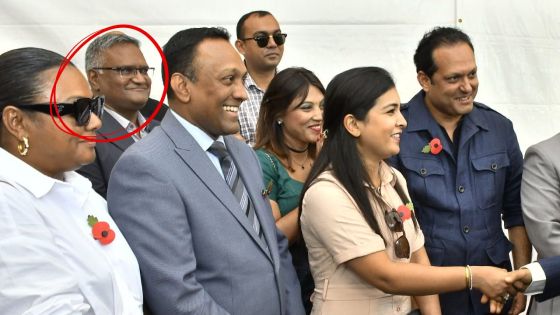 Remembrance Day 2025 : seul le député du n°8 aperçu du côté du MMM à la cérémonie