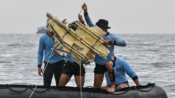 Boeing disparu en Indonésie : des débris et des morceaux de corps retrouvés