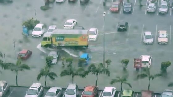 [Compilation] Fortes pluies et accumulations d'eau dans plusieurs régions