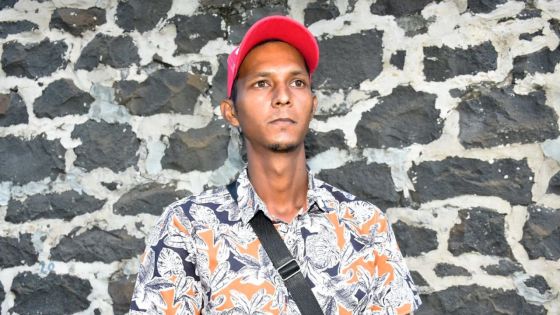 «Zot inn pass pima lor mo ban blesir» : Krishna Seetul porte plainte pour torture 