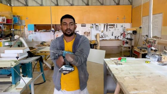 Krishna Gokhool, le menuisier sans mains