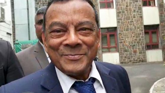 «Monn aflige par seki ine ariv MMM», dit Ivan Collendavelloo à sa sortie du bâtiment du Trésor