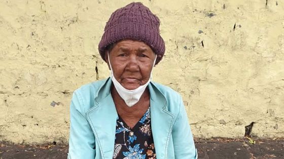 Jaqueline, 82 ans, fait la manche pour scolariser son petit-fils : «Si mo mor mo pa kone ki pou ariv li»
