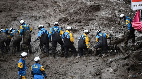Japon: course contre la montre pour retrouver des survivants après la coulée de boue