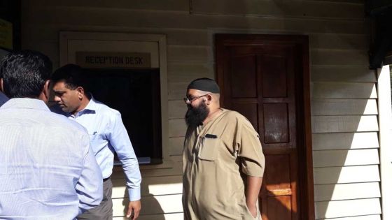 Rassemblement à la Place d'Armes : Javed Meetoo interpellé par la police, confirme l'inspecteur Coothen 