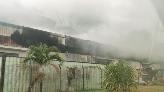 Incendie à Jin Fei : dix heures pour venir à bout des flammes 