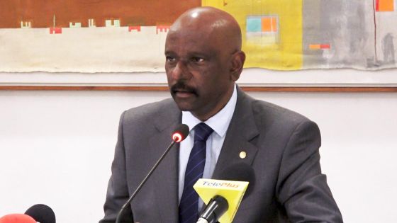 «Conspirateur» : un «mot extrêmement inapproprié et inacceptable», dit Lesjongard