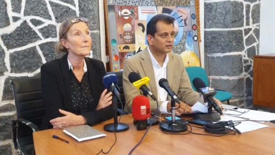 Covid-19/frontières : suivez en direct la conférence de presse du Dr Joomaye et du Dr Gaud