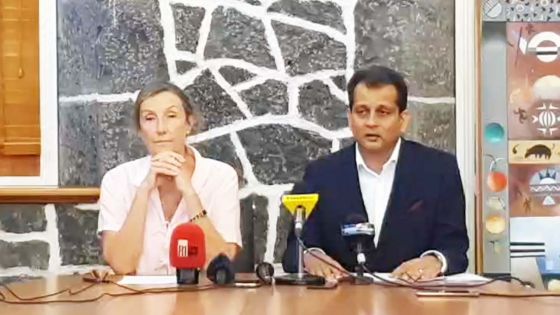 Covid-19/frontières : suivez en direct la conférence de presse du Dr Joomaye et du Dr Gaud