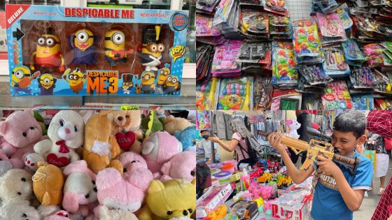 Dans les coulisses des magasins et des foires : les jouets à petits prix pour faire respirer le porte-monnaie