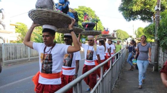 Maha Shivaratri : kanwars sur la tête, ils retracent le parcours du Dieu Krishna