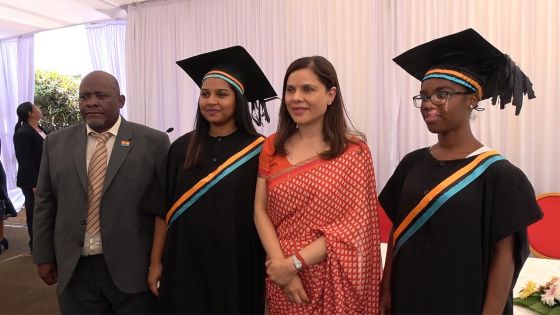 Deux jeunes Chagossiennes graduées : «On ne peut pas faire de progrès sans l'éducation», commente Bancoult