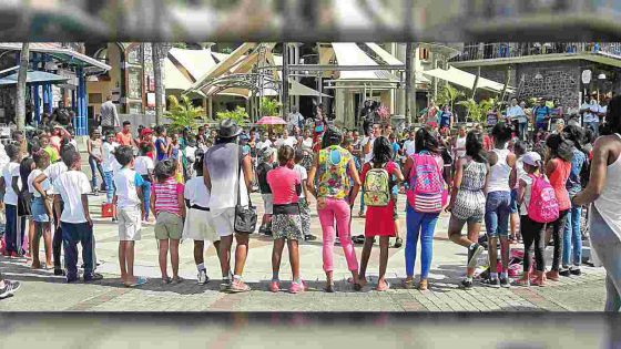 Kolektif Drwa Zanfan Morisien: Symbolic march for Children’s Right