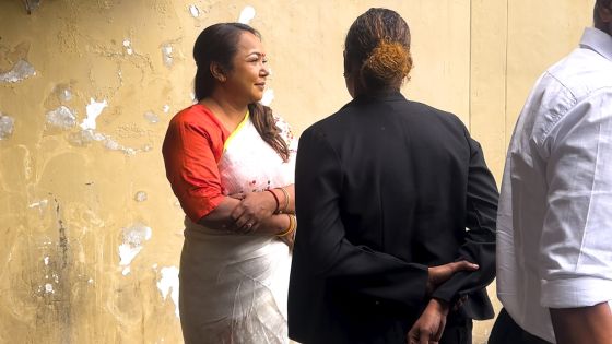 Kalpana Koonjoo-Shah devant le tribunal de Pamplemousses