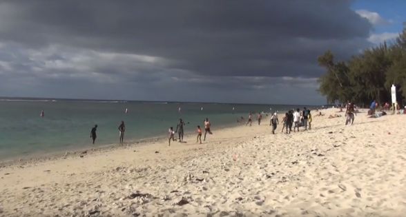Reportage : un très long week-end à la plage