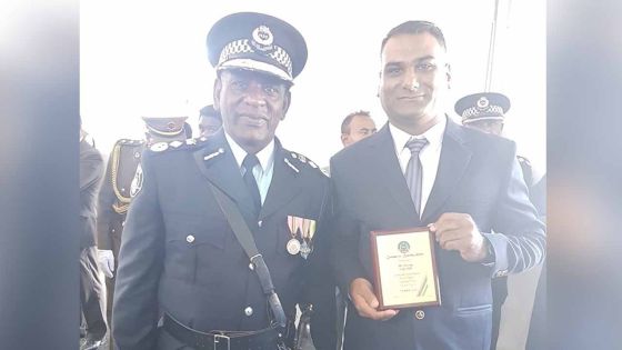Il avait interpellé un chauffeur ivre : Sooraj Laljee récompensé pour acte de bravoure par le PM