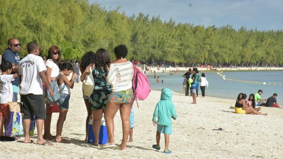 [En images] Affluence bon enfant pour un premier dimanche à la mer