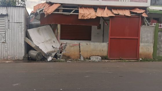 Une jeune femme grièvement blessée : le bus a heurté le mur après une fausse manœuvre