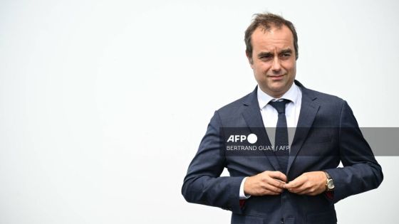 France : le Premier ministre accusé d'avoir fait croire qu'il avait un master 2 de droit
