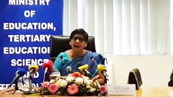 Reprise des classes par phases : suivez en direct la conférence de presse de la ministre de l'Education