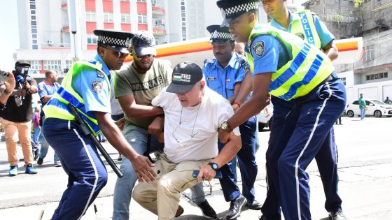 Manif réclamant la démission du CP : «Des arrestations arbitraires», dit Me Teeluckdharry 