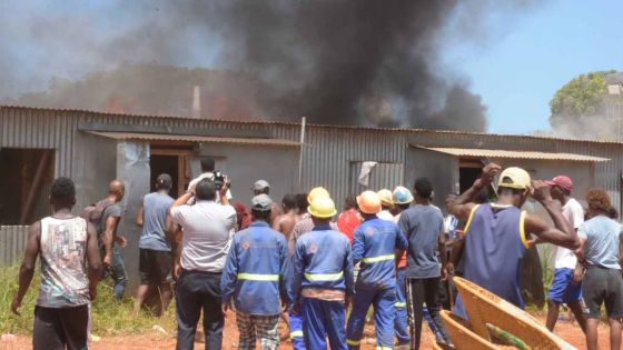 Cité Longère, Baie-du-Tombeau : scènes de désolation après un violent incendie qui a touché une quinzaine de maisons