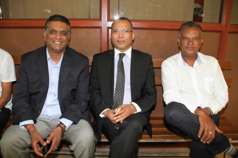 Rassemblement illégal à la veille d’une élection : Lormus Bundhoo et Satish Faugoo écopent d’une amende de Rs 5 000