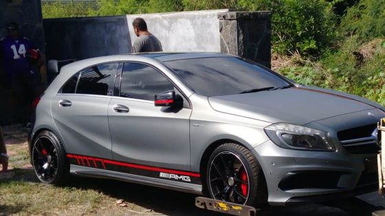 Descente de l'Icac à Baie-du-Tombeau : deux nouvelles voitures de luxe saisies