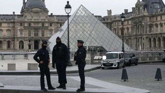 Cambriolage au Louvre: les précieux trésors des musées attisent les convoitises