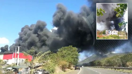 Une impressionnante fumée noire est visible depuis l’autoroute à Terre-Rouge 