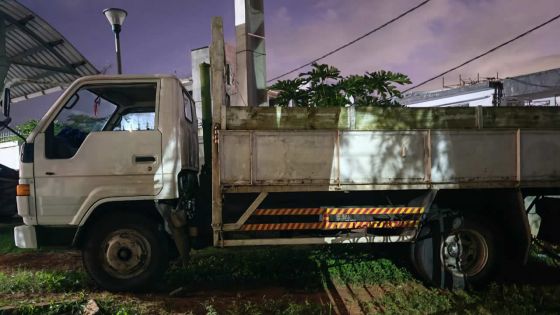 Accident mortel à La Nicolière : Mamod Ali Antoaroo, 60 ans, décède après avoir percuté un camion en panne