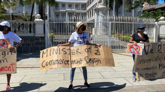 Manif devant le Parlement : la démission de Jagutpal, Callichurn et  Sawmynaden réclamée