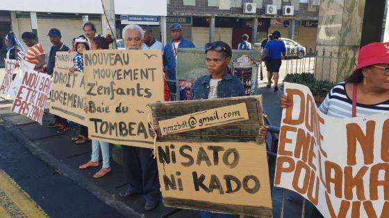 Manifestation devant les locaux de la NHDC : «CDU pe rod pran nou zanfan», disent les refugiés