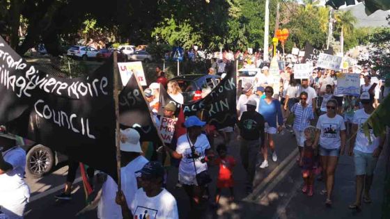 Tamarin : Manifestation contre le projet immobilier sur la montagne La Tourelle
