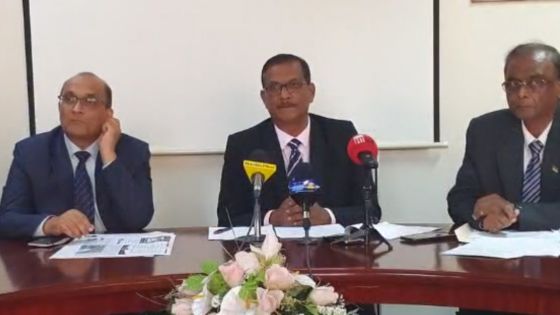 Dauphins morts : suivez en direct la conférence de presse du ministre Sudheer Maudhoo