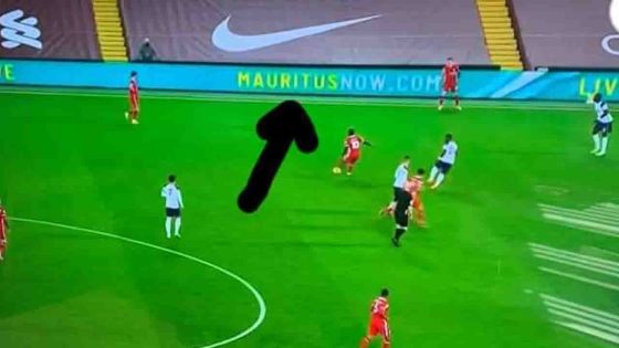 Maurice mal orthographié sur une bannière publicitaire à Anfield : la MTPA parle d’une « une erreur regrettable »