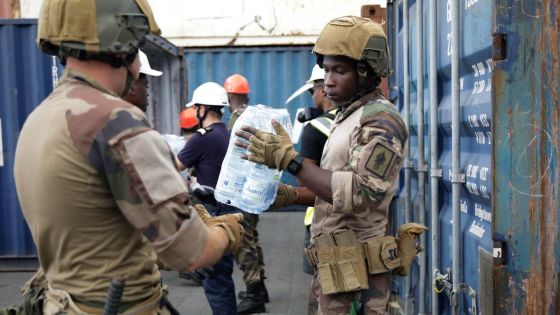Océan Indien : 600 000 litres d'eau en bouteille acheminés à Mayotte pour les plus fragiles