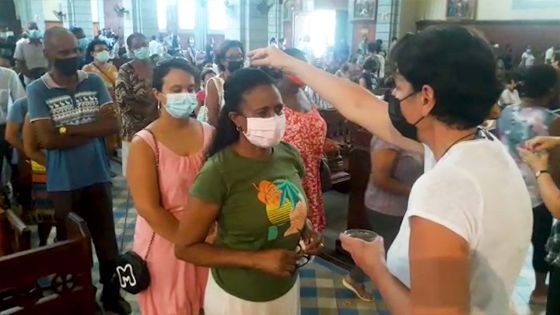 Carême chrétien : imposition des cendres à la Cathédrale Saint-Louis 