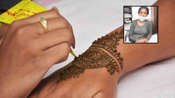 Application du mehendi : Ashna Sandhaya aide ses voisines