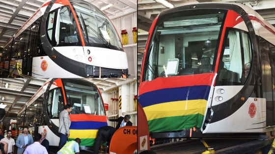 Cérémonie pour accueillir le premier train du Metro Express arrivé ce jeudi matin