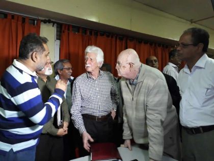 Bérenger propose une coordination de l’opposition au Parlement 