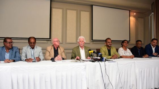 Bérenger : « Arrêtez de chercher des prétextes pour ne pas baisser le prix des carburants »