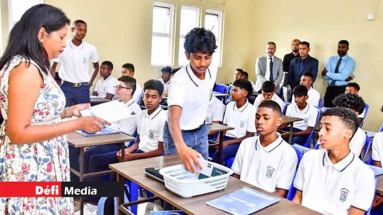 Le PM souhaite l’interdiction du portable à l’école : l’usage des téléphones en classe sera réglementé