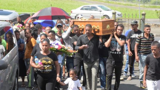 Collision entre un tram et une moto : funérailles de Yannick Permal 