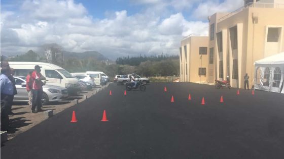 Sécurité routière : Nando Bodha lance le projet moto-école