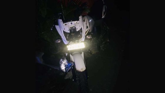 Un couple tué dans un accident : «Motosiklet la ti kit so lane, li vinn direk ver mwa», dit le conducteur de la fourgonnette