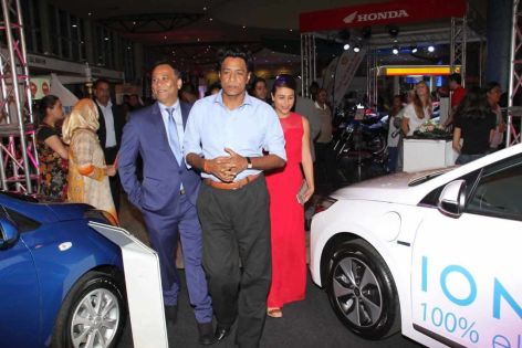 Nando Bodha : «Nous devons prendre une décision sur l’année où on importera uniquement des voitures électriques à Maurice»