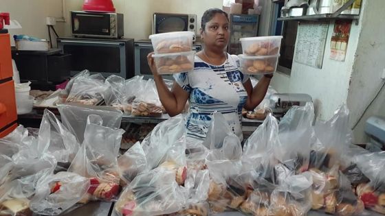 “Total lockdown” : Des volontaires viennent en aide aux nécessiteux 