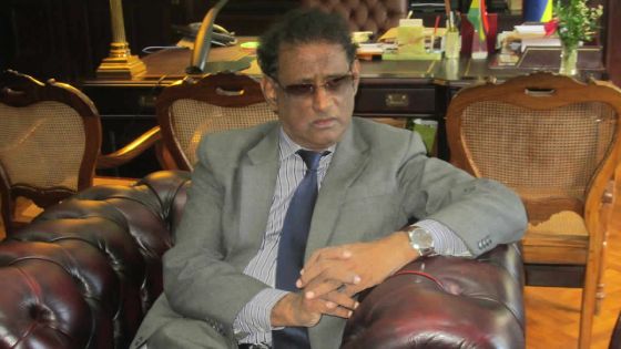 Paramasivum Pillay Vyapoory, président par intérim : « Un président est le premier défenseur de la Constitution »