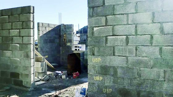 Appel à la solidarité : un couple tente désespérément de terminer sa maison